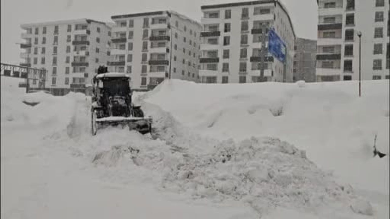 Bitlis’te Yoğun Kar Yağışı Hayatı Olumsuz Etkiliyor