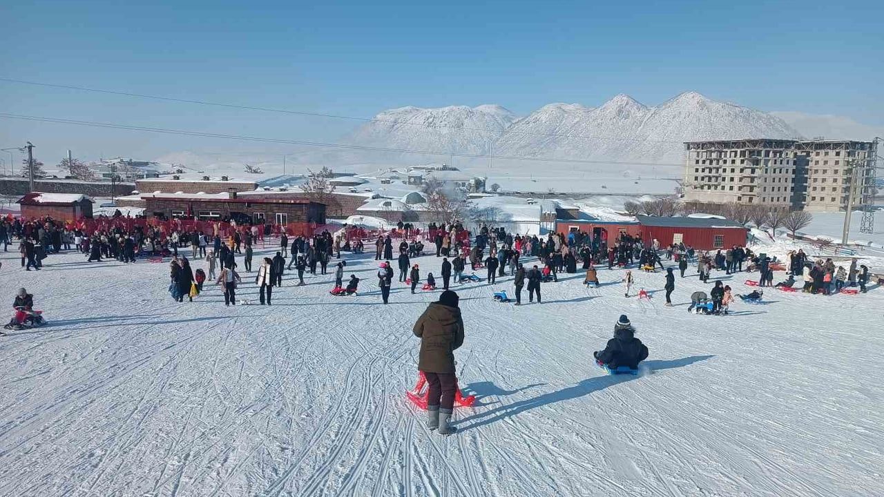 Bitlis'teki Kayak Merkezlerine Yoğun İlgi