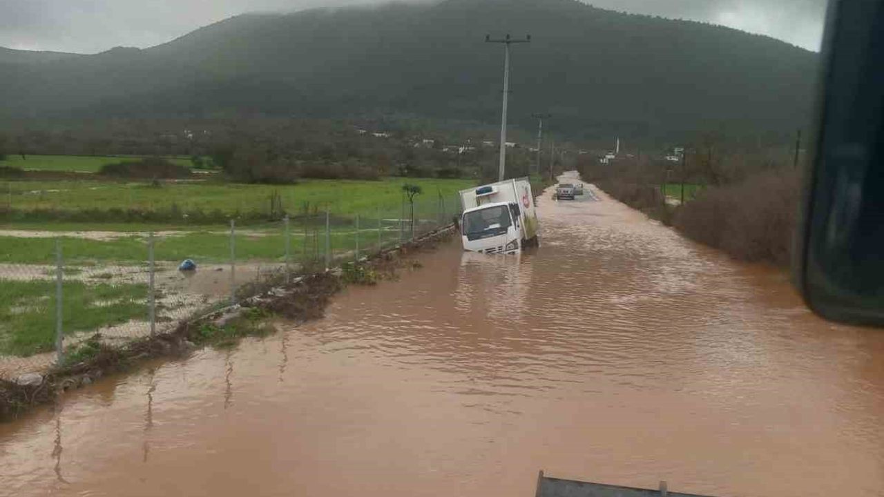 Bodrum'da Sağanak Yağmur Hayatı Olumsuz Etkiledi