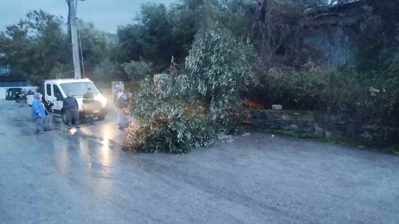 Bodrum'da Şiddetli Fırtına Etkili Oldu