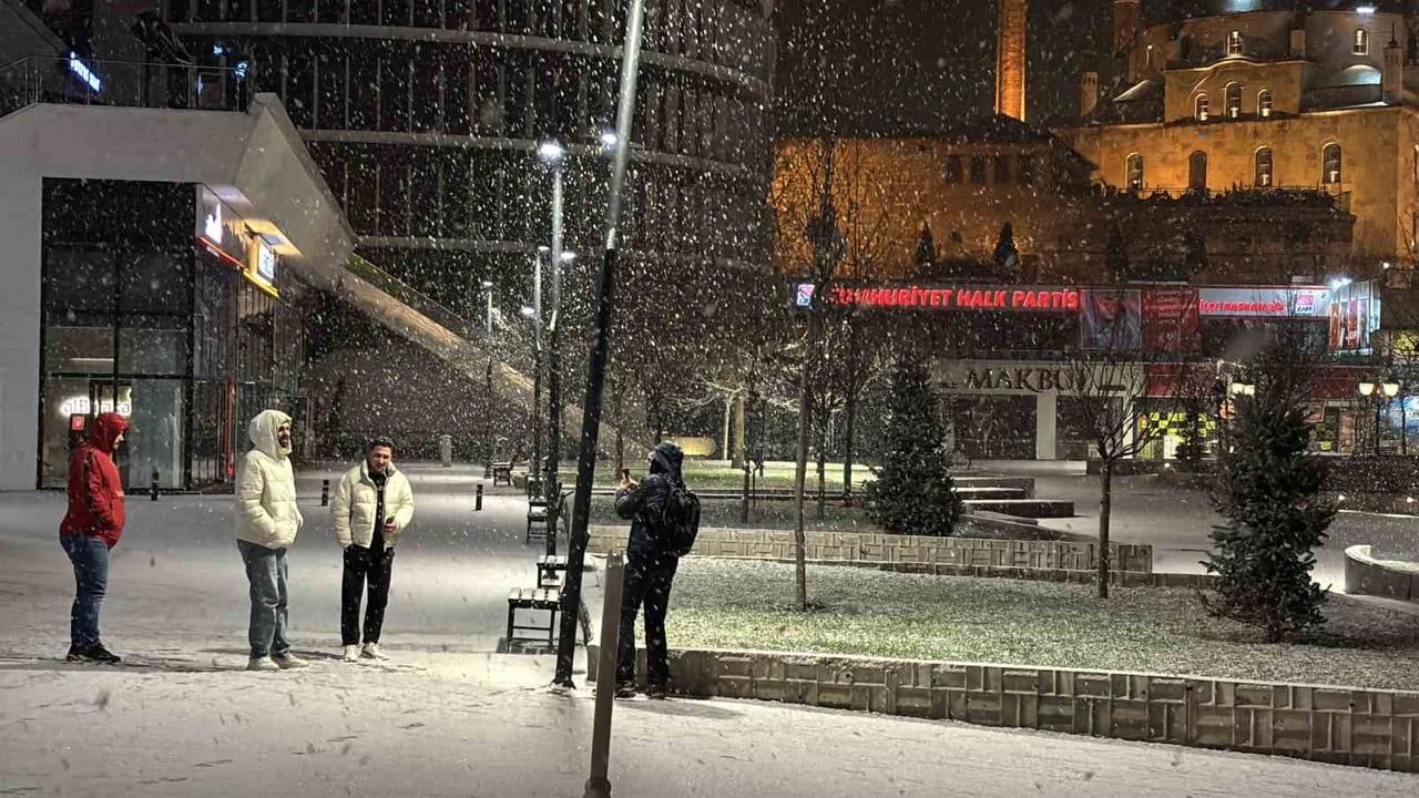 Bolu'da Kar Yağışı Başladı