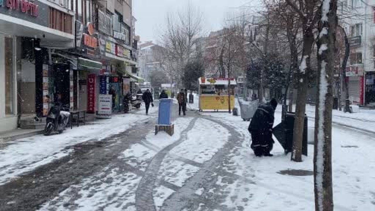 Bolu'da Kar Yağışı Şehri Beyaza Bürüdü