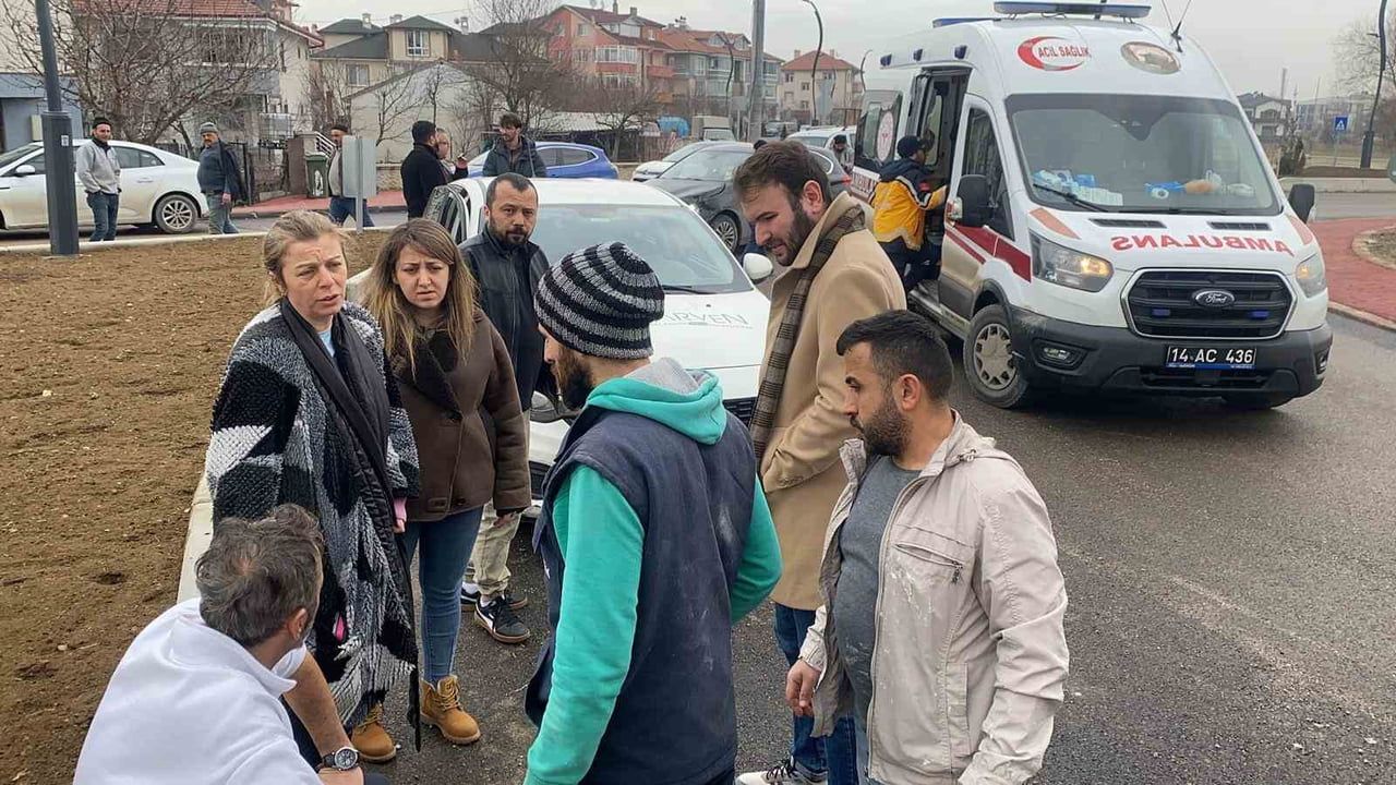 Bolu'da Kavşakta İki Otomobil Çarpıştı: Bir Yaralı