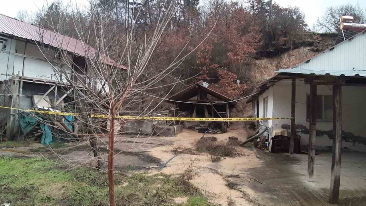Bolu'da Yağışlar Nedeniyle Heyelan Oluştu