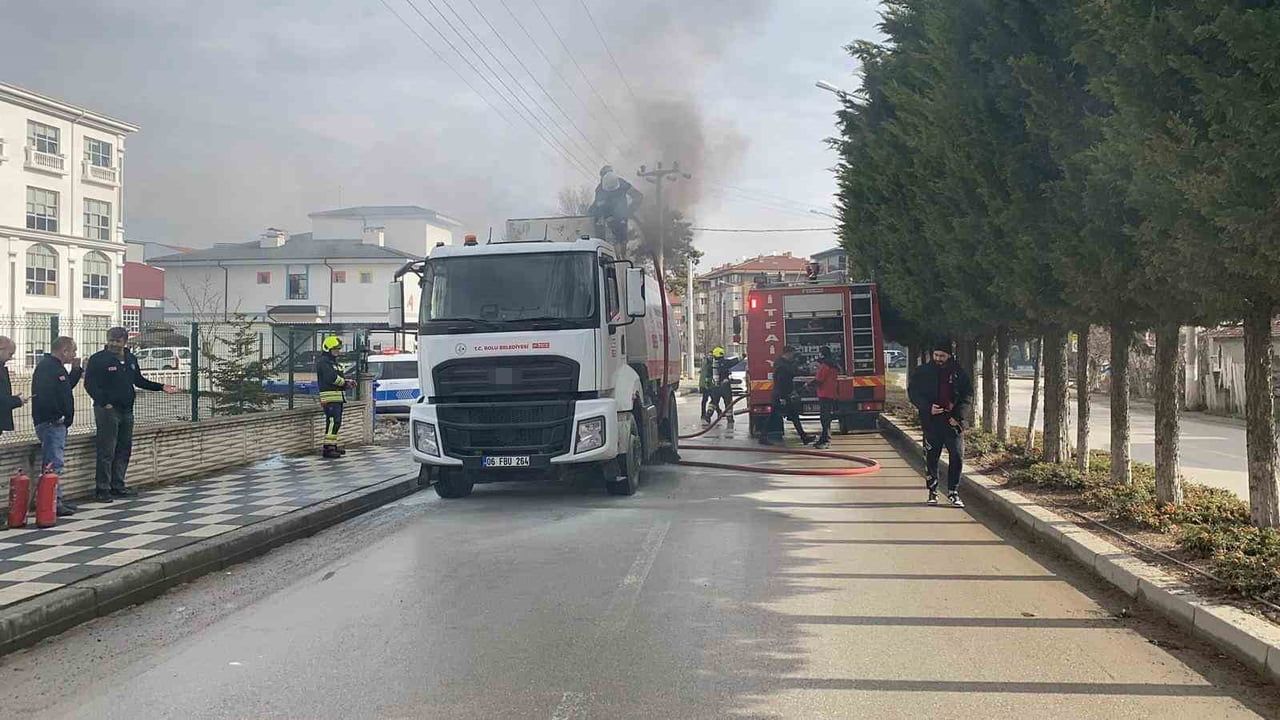 Bolu'da Yol Süpürme Aracında Yangın Çıktı