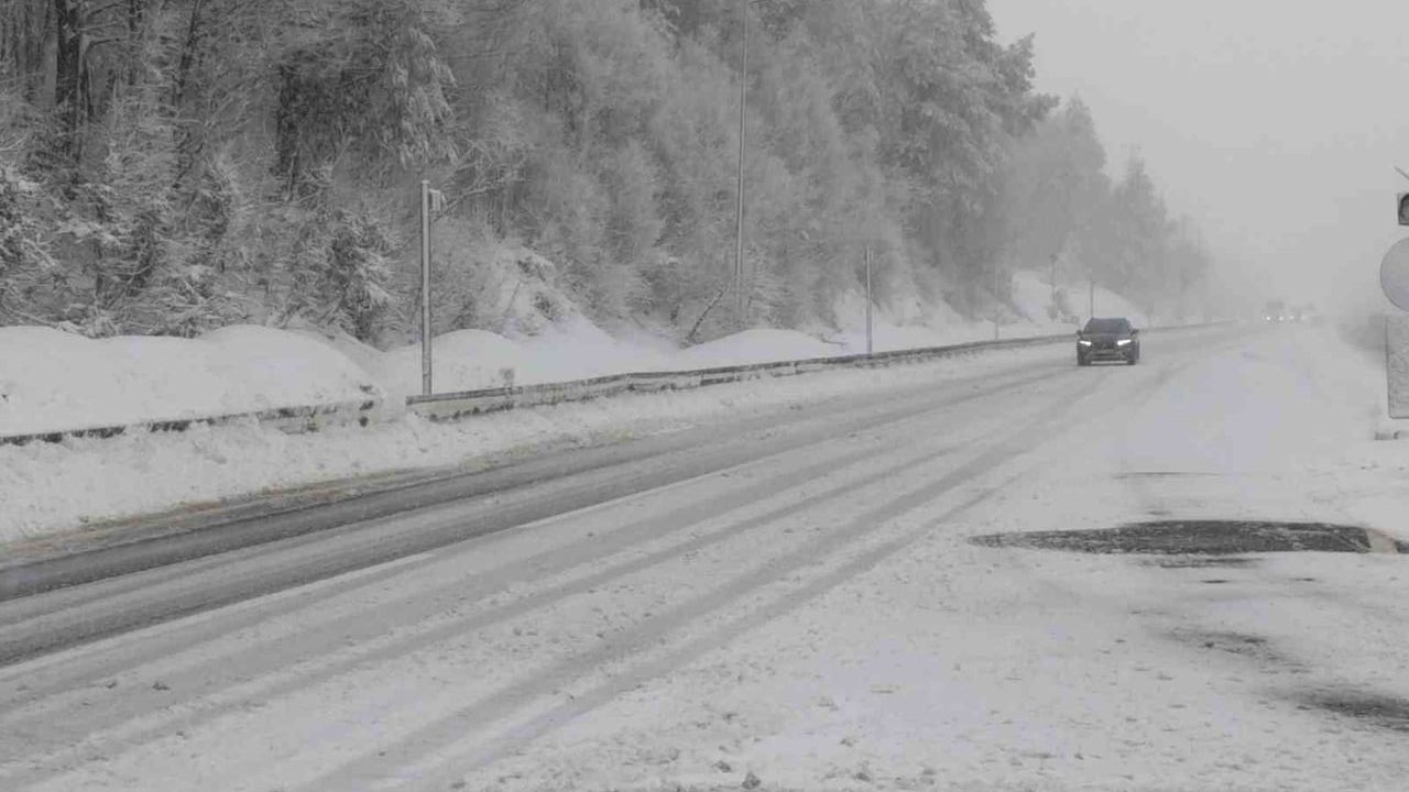 Bolu Dağı'nda Kar Yağışı Etkili Olmaya Devam Ediyor