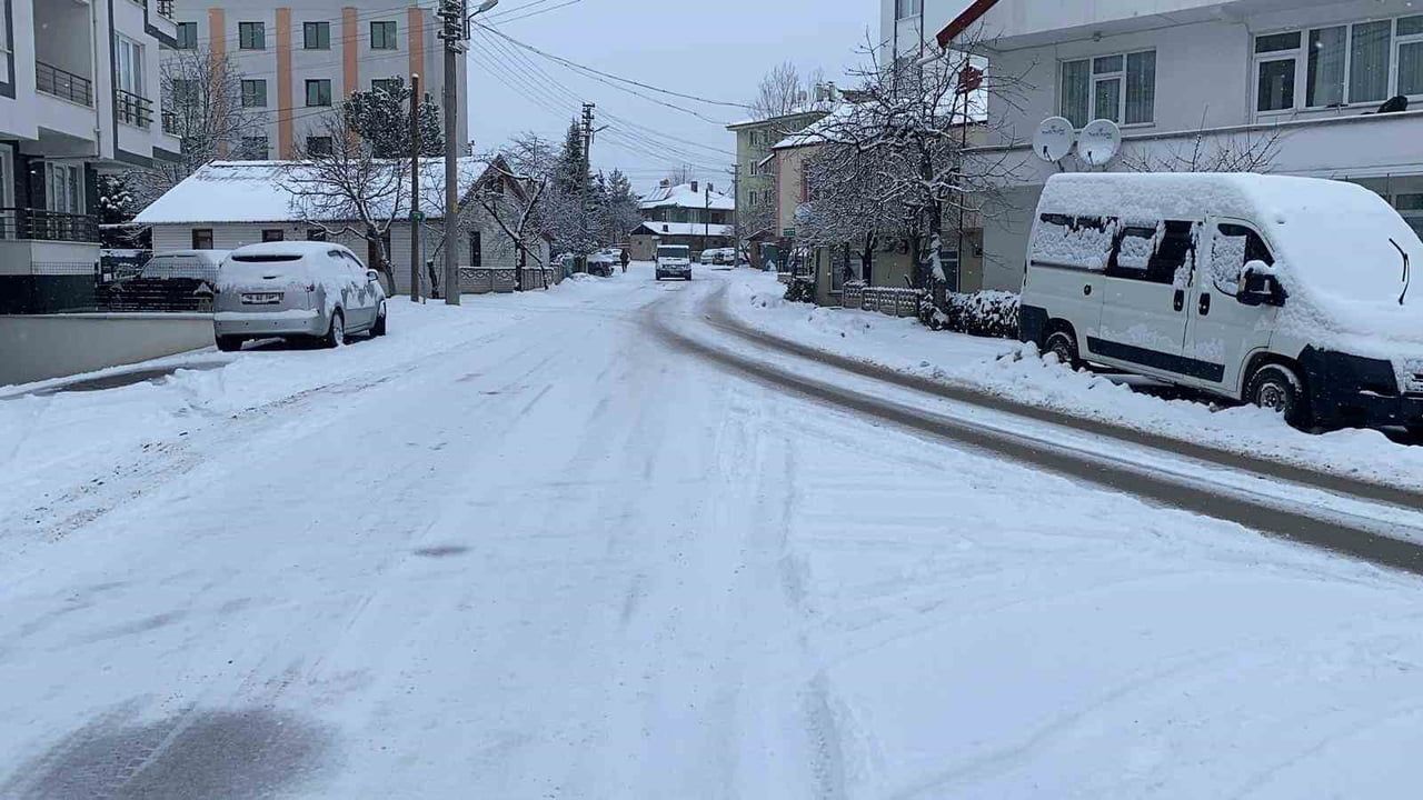 Bolu Kar Düşüyle Beyaza Büründü