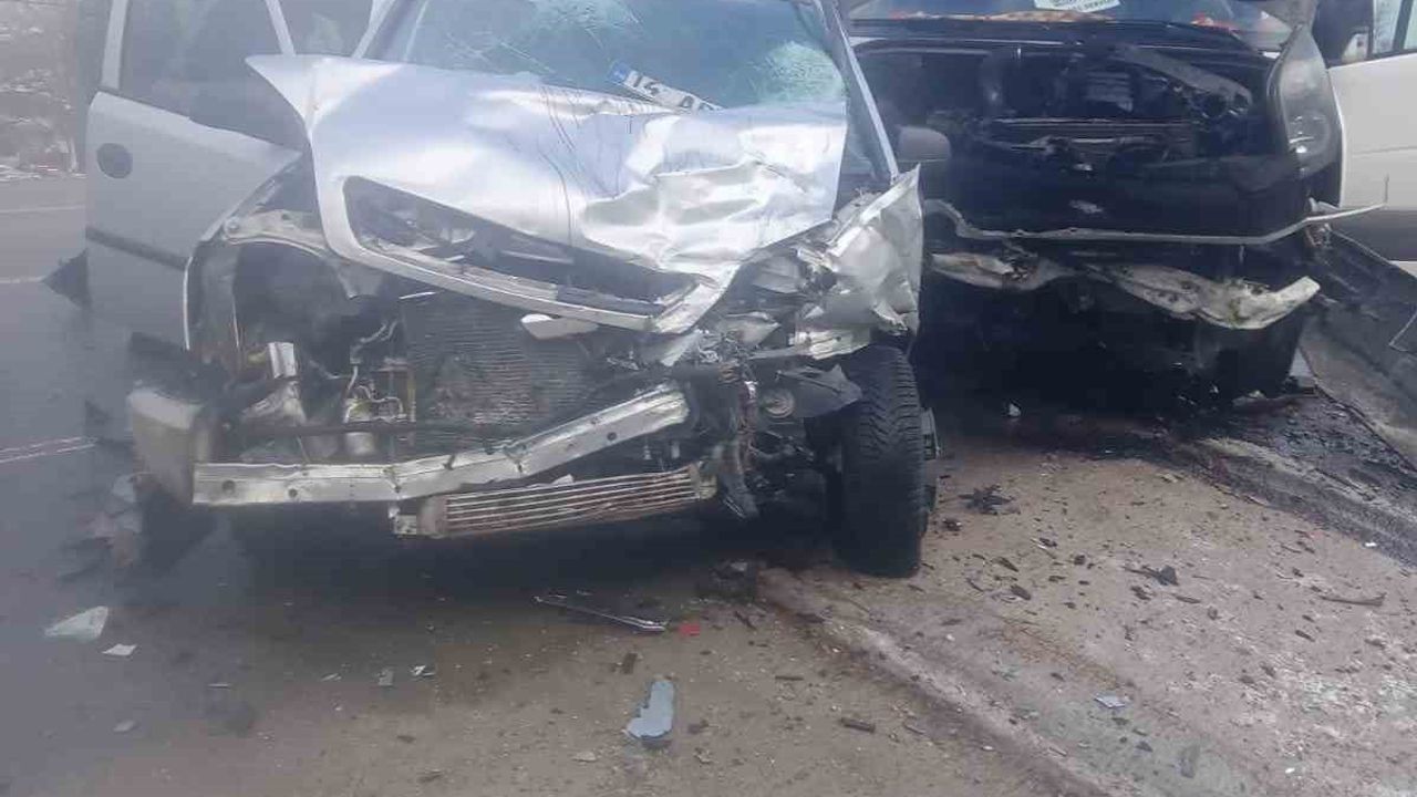 Bolu-Mudurnu Yolunda Feci Kaza: 1'i Ağır 10 Yaralı