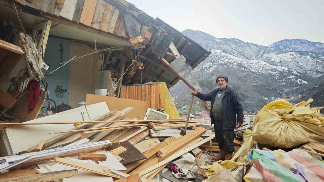 Borçka'da Heyelan: Ahırda Son Anda Kurtulan Çiftçi