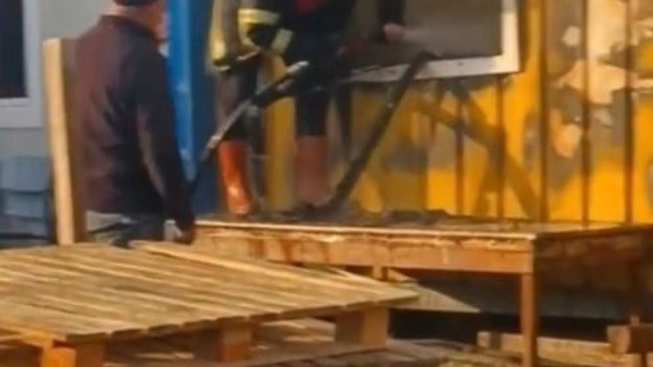 Boyabat'ta Korkutan Konteyner Yangını