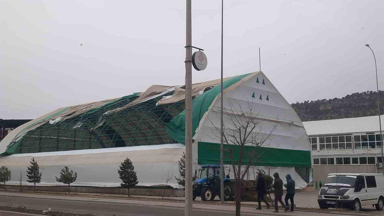 Bozkır’da Fırtına Zarar Verdi