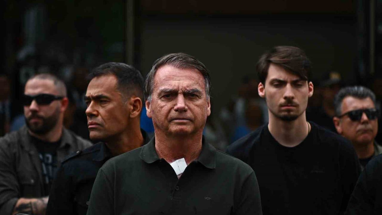 Brezilya Eski Devlet Başkanı Jair Bolsonaro Hastaneye Kaldırıldı