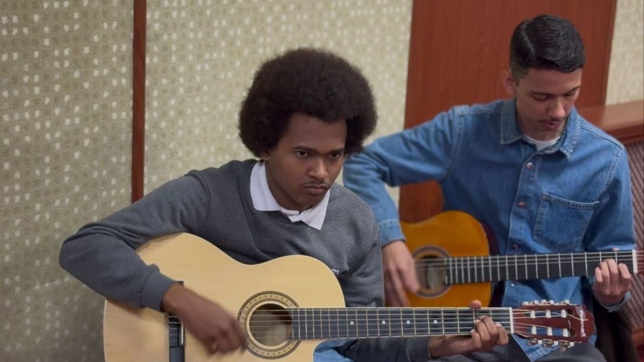 BŞEÜ'de Gitar ve Bağlama Kursları Devam Ediyor