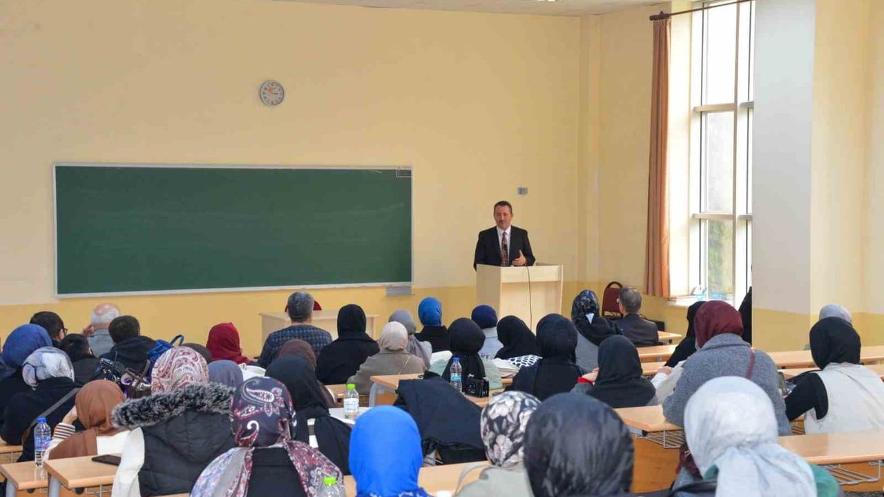 BŞEÜ İlahiyat Fakültesi'nde Kariyer Etkinliği Düzenlendi