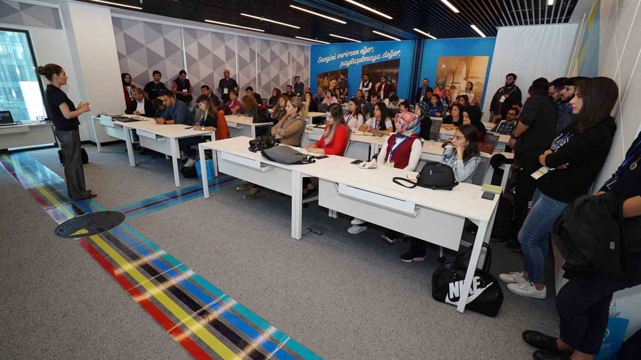 BTK Akademi'den Yeni Yapay Zeka Eğitimleri ile Dijital Yetkinlikler Artıyor