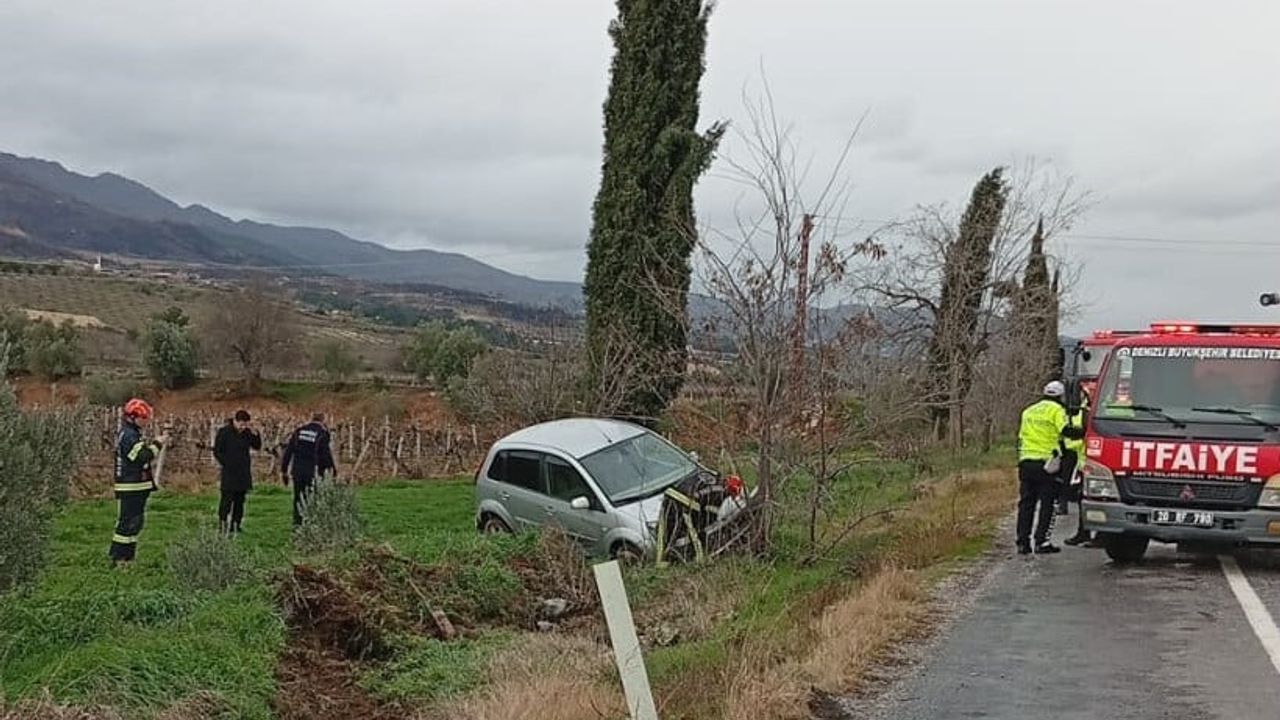 Buldan'da İki Ayrı Kaza, Otomobiller Üzüm Bağına Uçtu