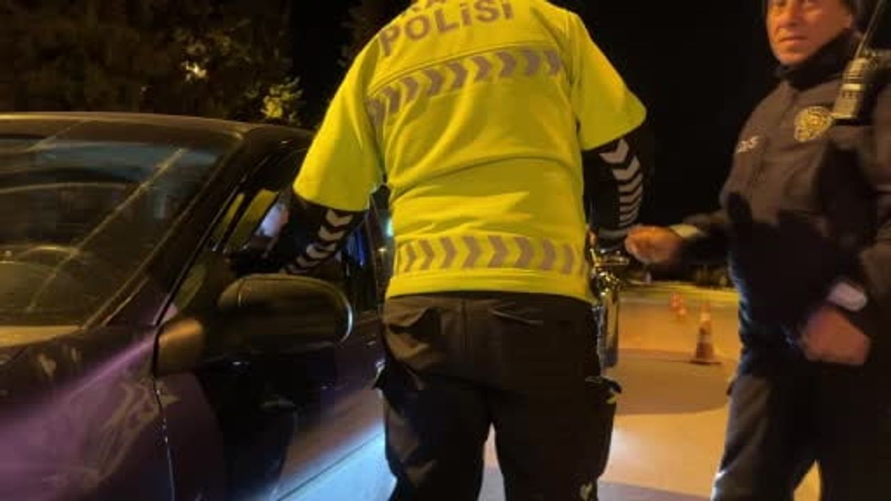 Burdur'da Alkollü Sürücü ve Yoldaşı Zor Anlar Yaşattı