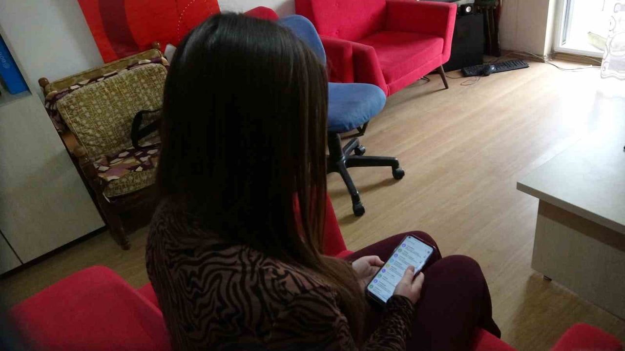 Burdur'da Genç Kıza Dolandırıcılık Girişimi: 'Sizi de Avukat Yapabiliriz'