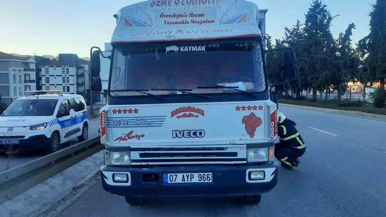 Burdur'da Seyir Halindeki Kamyonette Yangın Çıktı