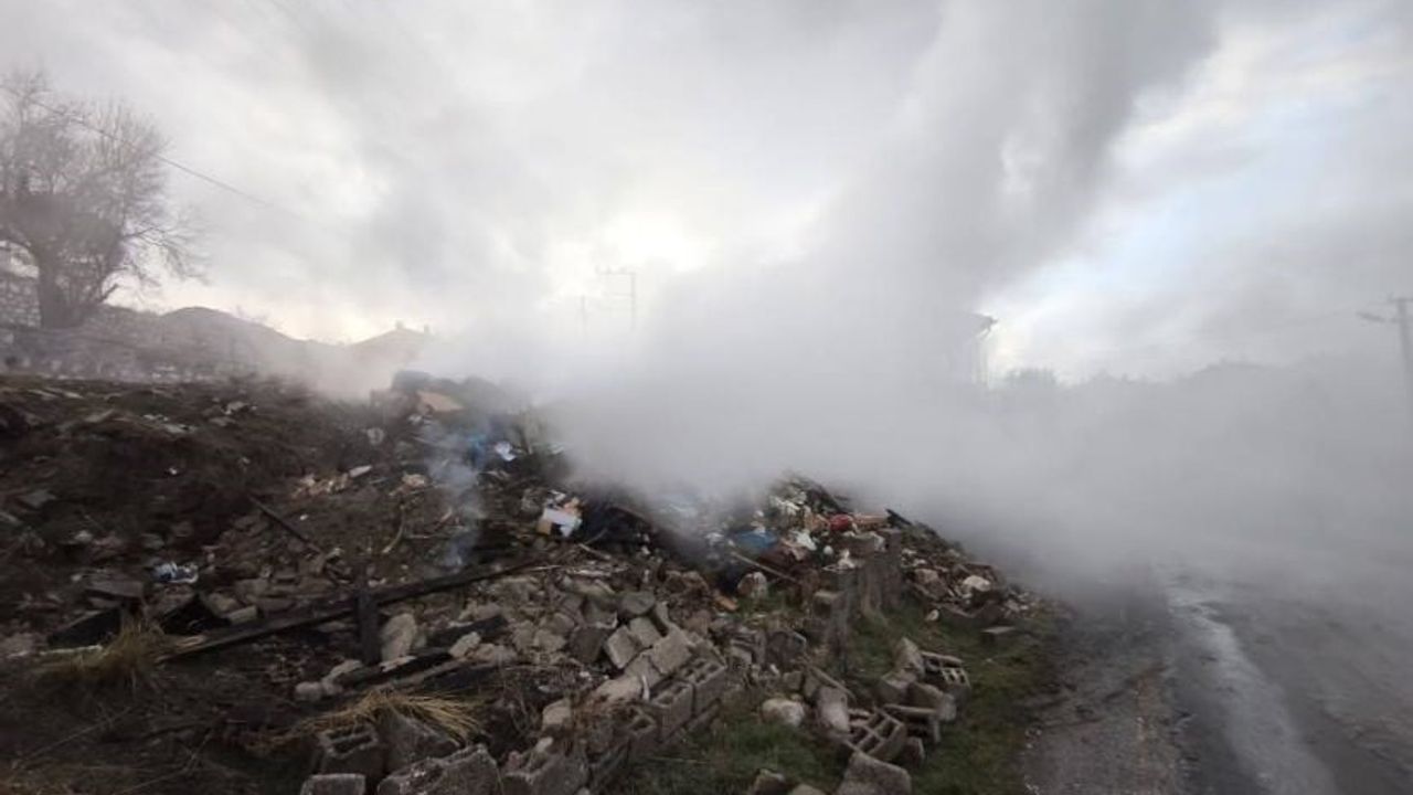 Burdur’da Yangın: Mahsur Kalan Vatandaş İtfaiye Ekiplerince Kurtarıldı