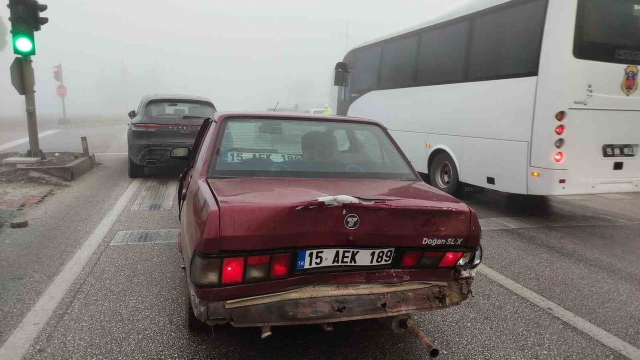 Burdur'da Yoğun Sisten Dolayı Zincirleme Kaza