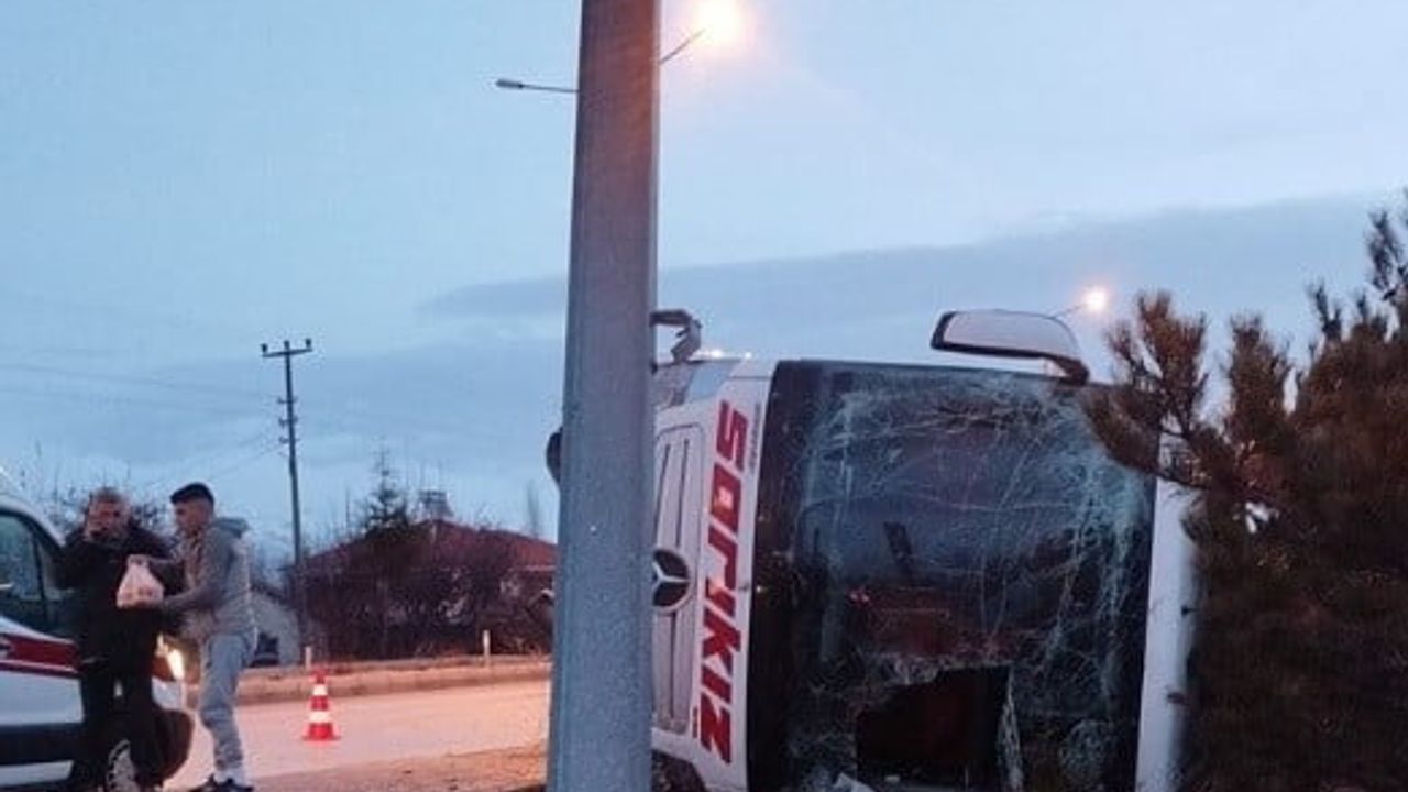 Burdur'da Yolcu Otobüsü Kazası: 12 Yaralı