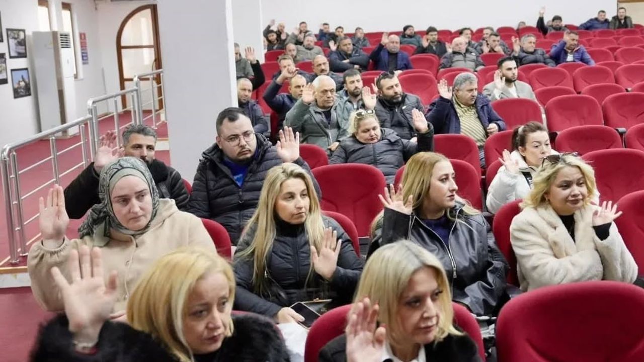 Burhaniye’de Berberler ve Kuaförler Odası Seçimi Yapıldı