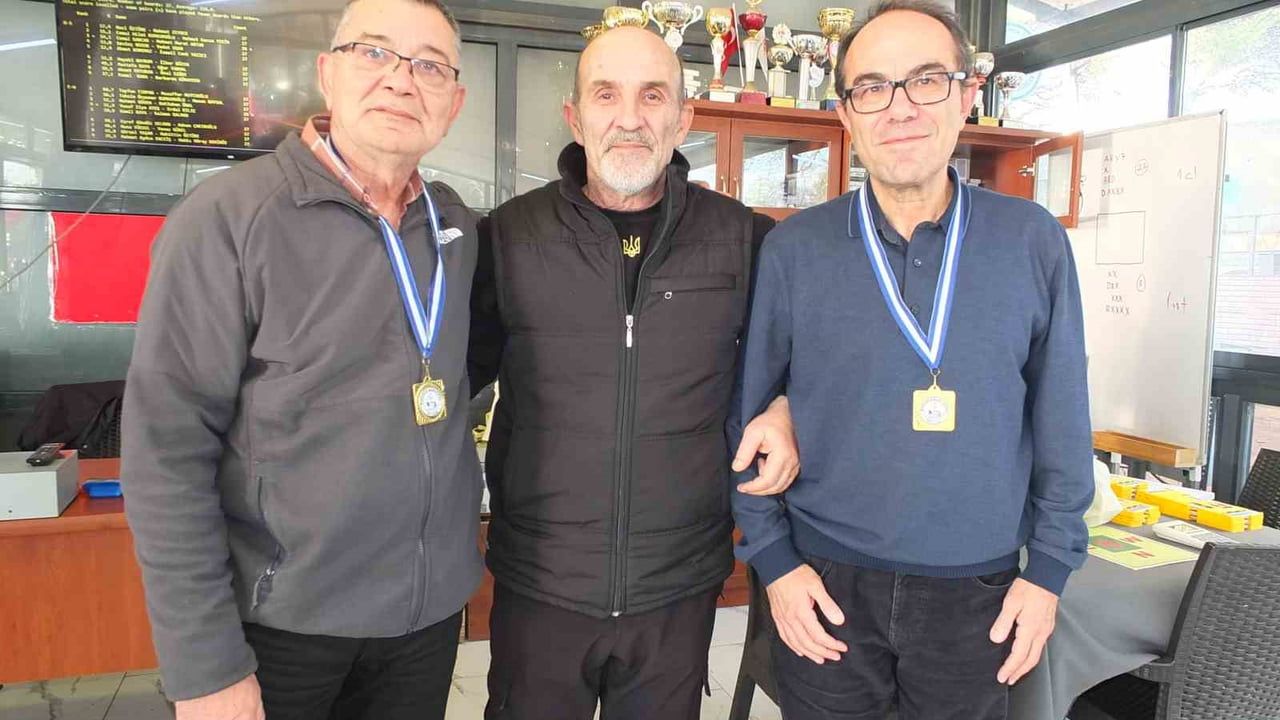 Burhaniye'de Briç Turnuvaları Coşkuyla Devam Ediyor