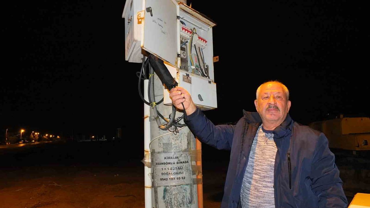 Burhaniye'de Elektrik Panoları Tehlike Sahtıyor