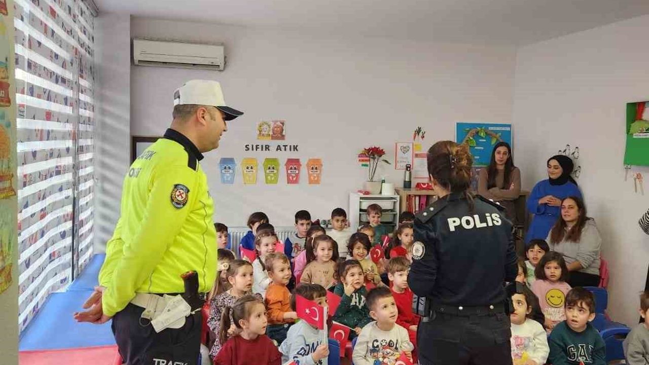 Burhaniye'de Miniklere Trafik Eğitimi