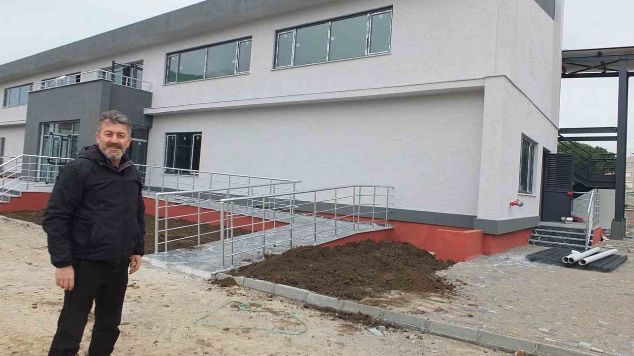 Burhaniye'de Yüzme Kursları Başlıyor