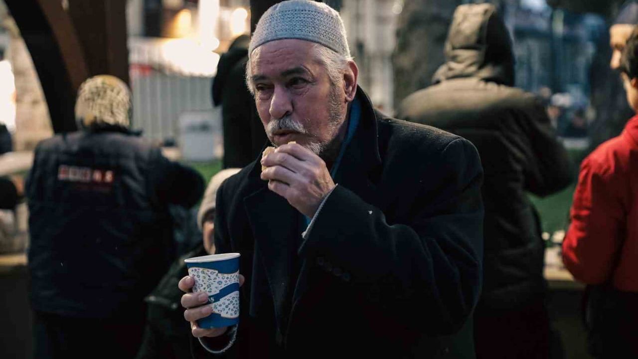 Bursa Büyükşehir Belediyesi'nden Sıcak Çorba İkramı