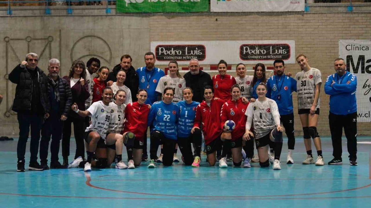 Bursa Büyükşehir Belediyespor Hentbol Takımı Avrupa'da Çeyrek Finale Yaklaşıyor