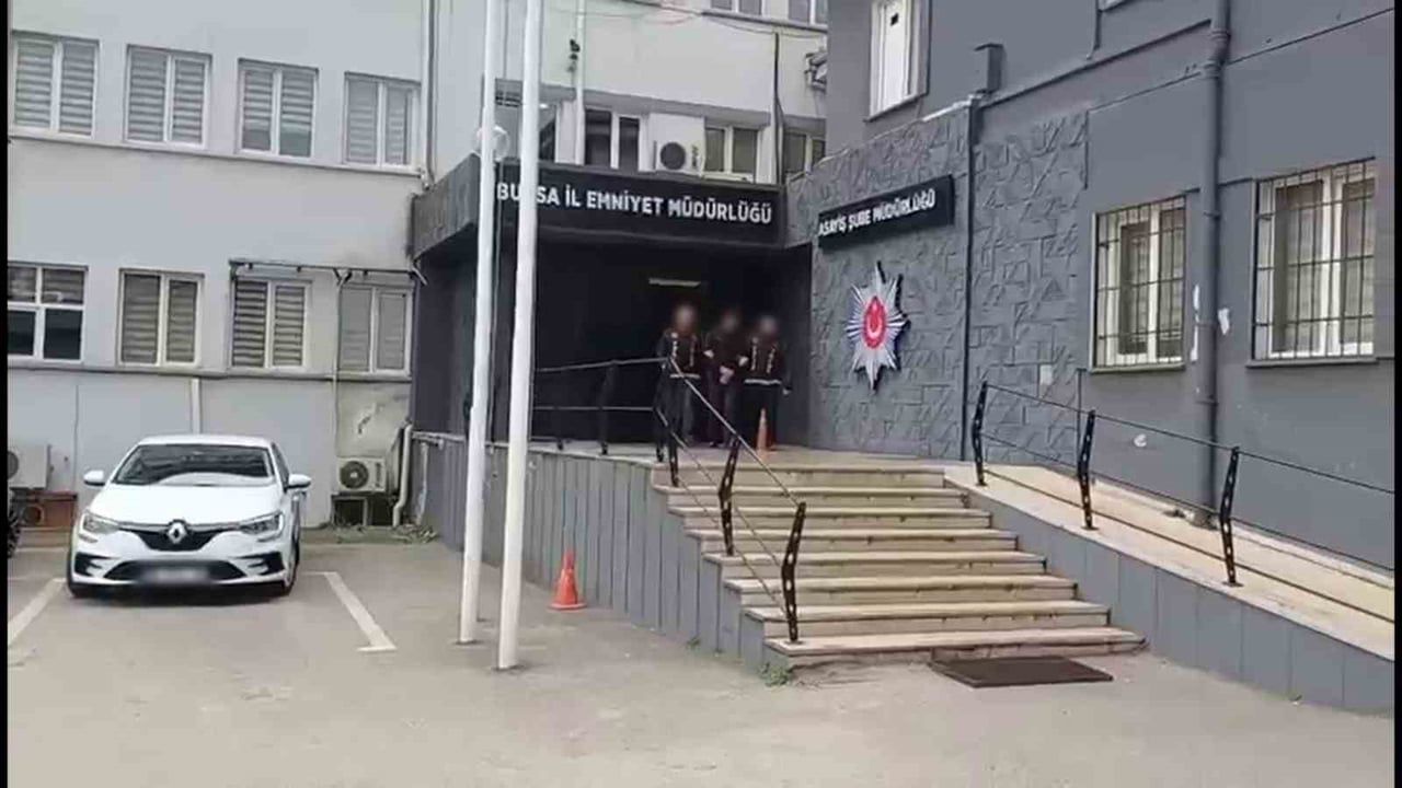 Bursa'da Aranan Üç Şahıs Operasyonla Yakalandı