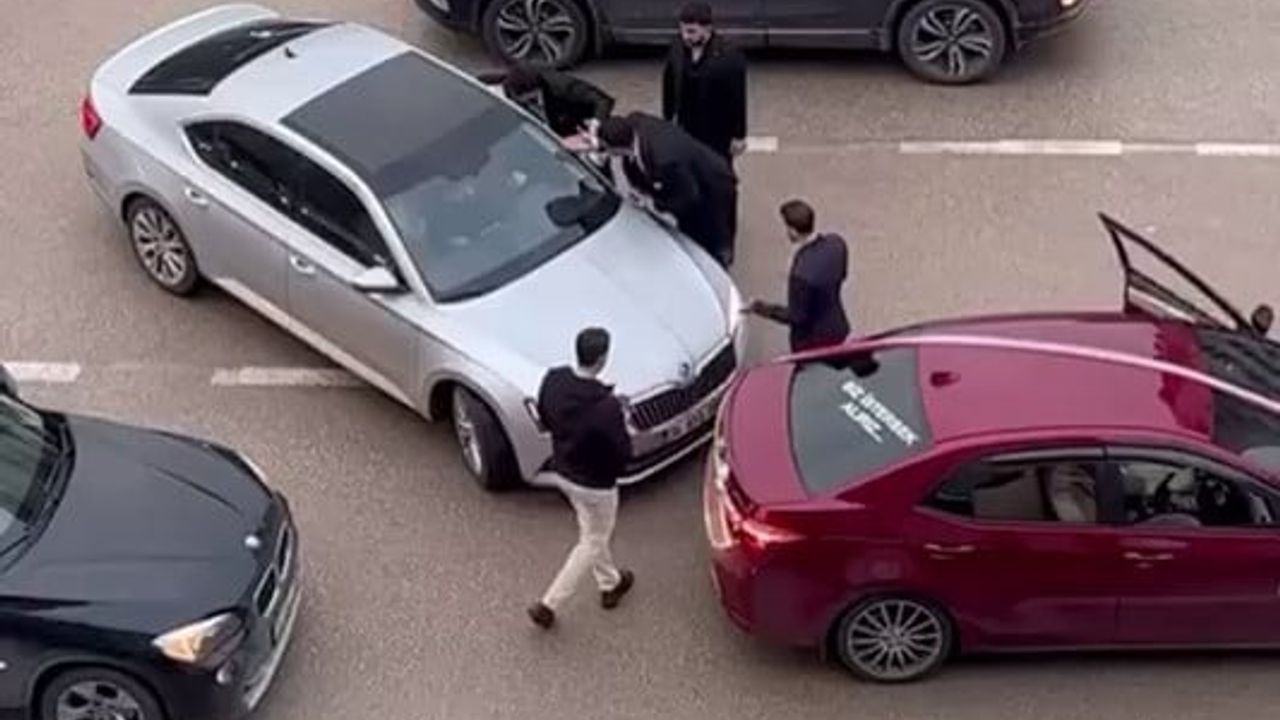 Bursa'da Düğün Konvoyunda Gerginlik Yaşandı