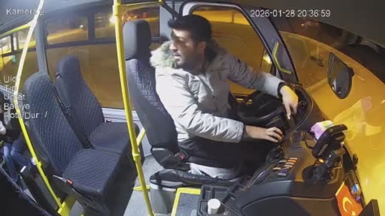 Bursa'da Halk Otobüsünde Kalp Krizi Geçiren Yolcuya Zamanında Müdahale