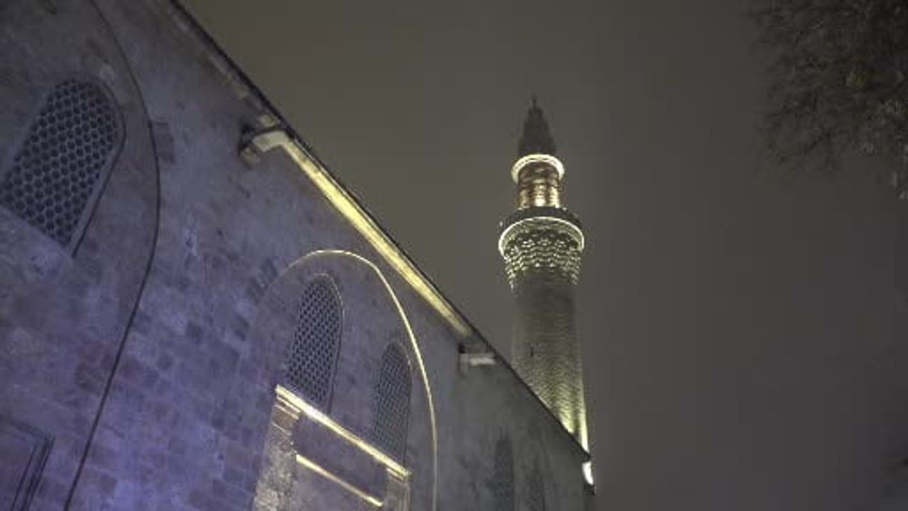 Bursa'da İlk Kar Altında Sabah Namazı