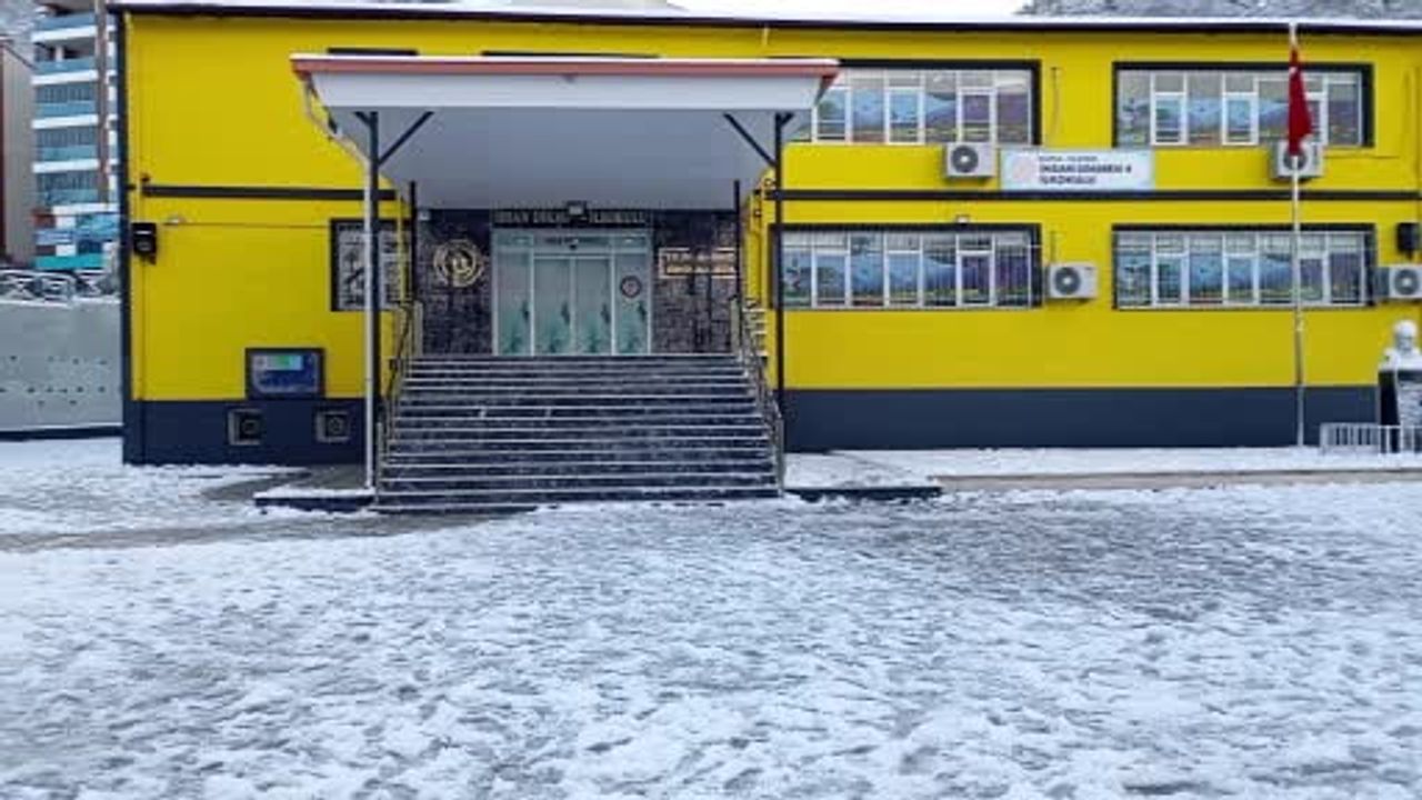 Bursa'da Kar Yağışı Eğitime Engel Oluyor