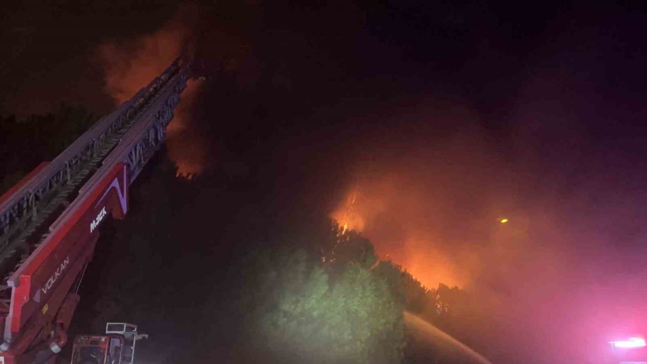 Bursa'da Kimyasal Kaplama Fabrikasında Yangın