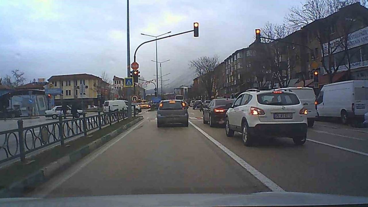 Bursa'da Kırmızı Işık İhlali Tehlikeye Yol Açtı