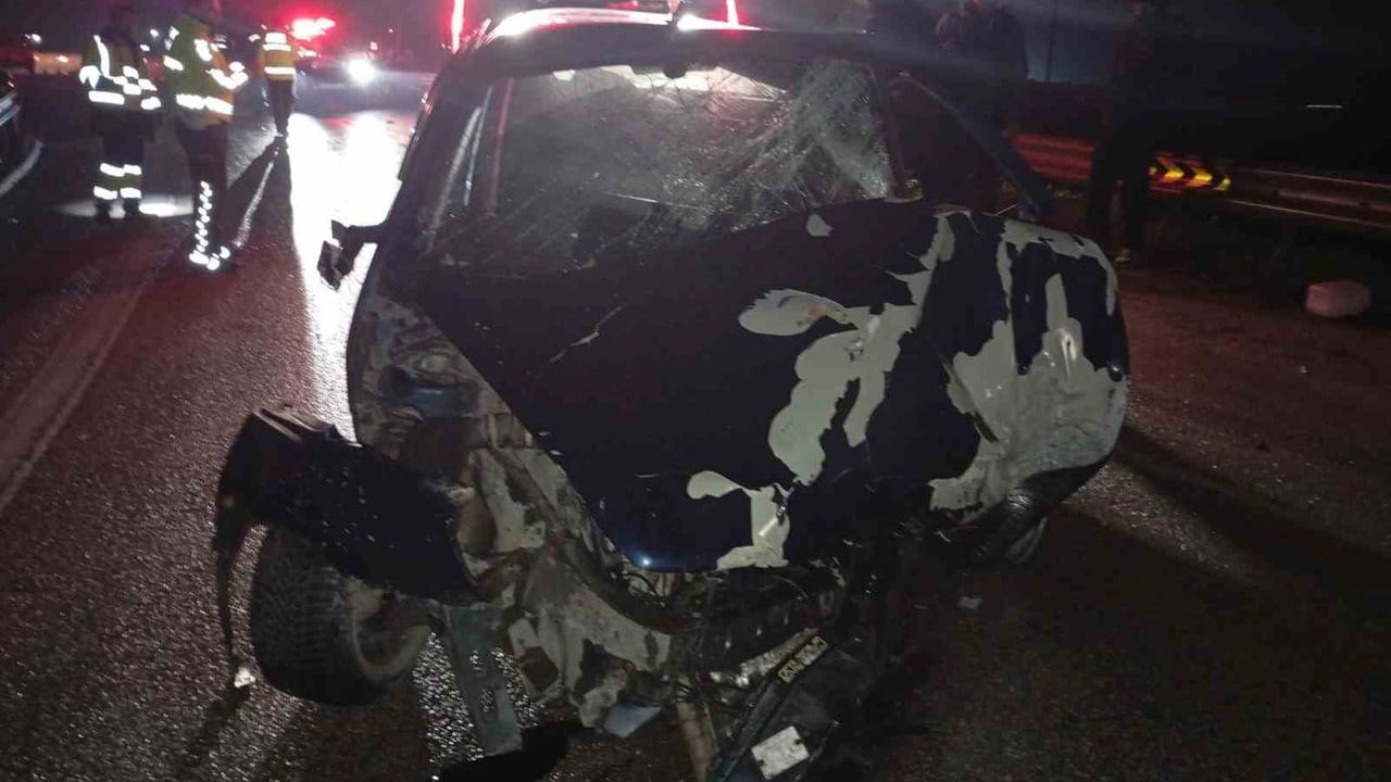 Bursa'da Korkunç Kaza: Araç Bariyerlere Çarptı, İki kişi Ağır Yaralı