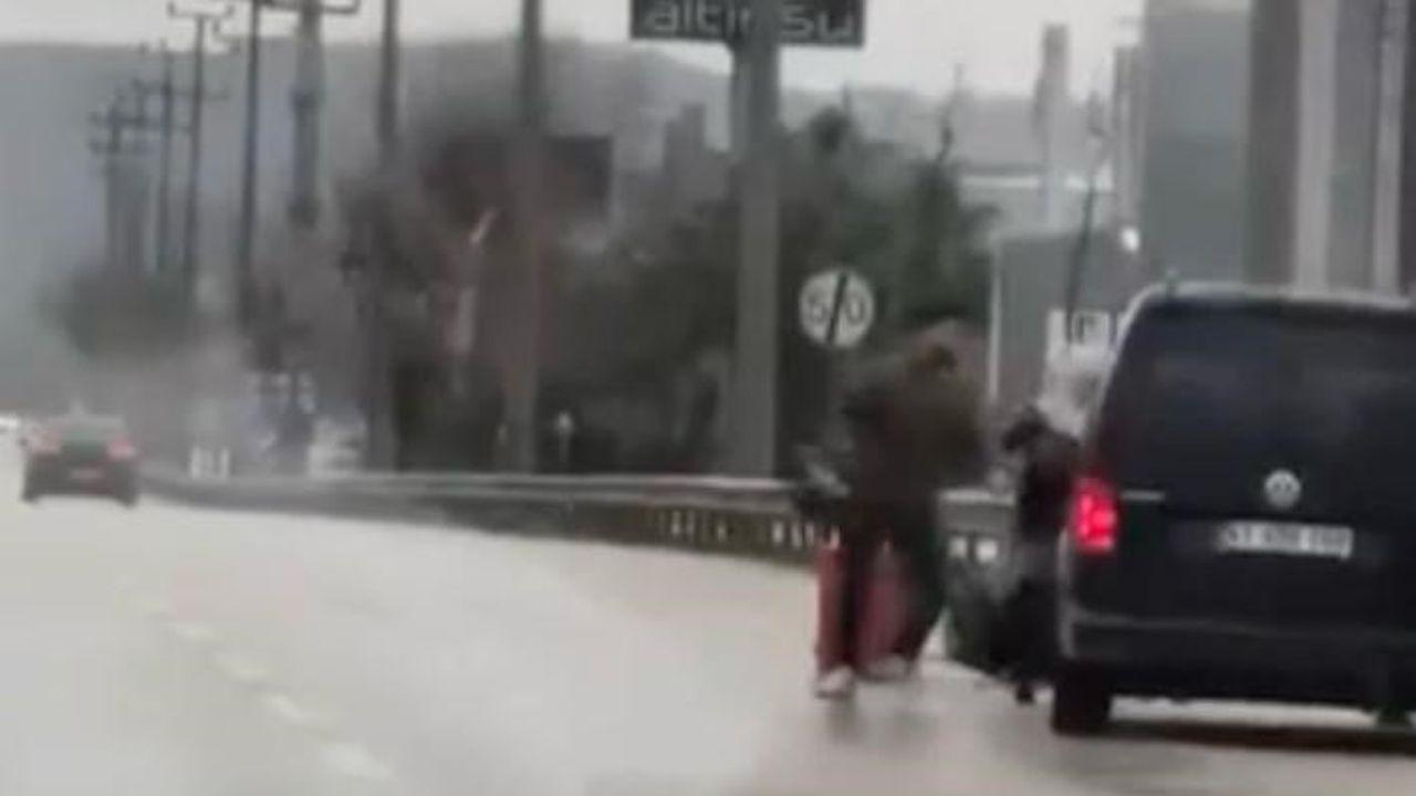 Bursa'da Kurye ile Sürücü Arasında Kavga Kameraya Yansıdı