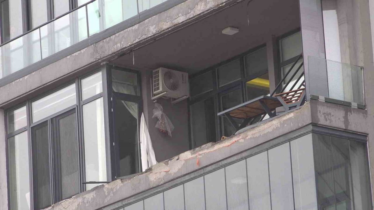 Bursa'da Lodos Felaketi: Lüks Sitelerin Cam Balkonları Uçtu