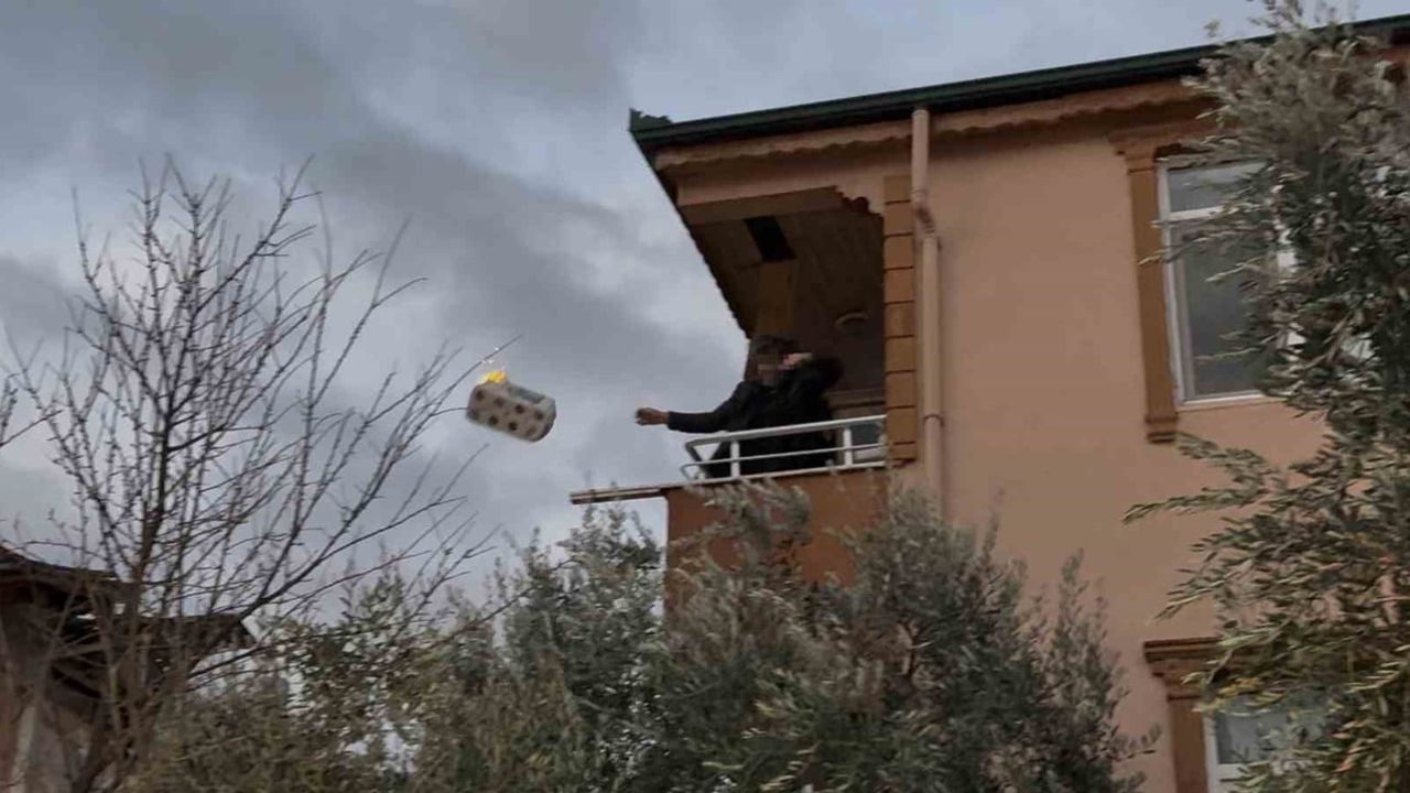 Bursa'da Lodosun Etkisiyle Yangın: Komşu Eve Sıçradı