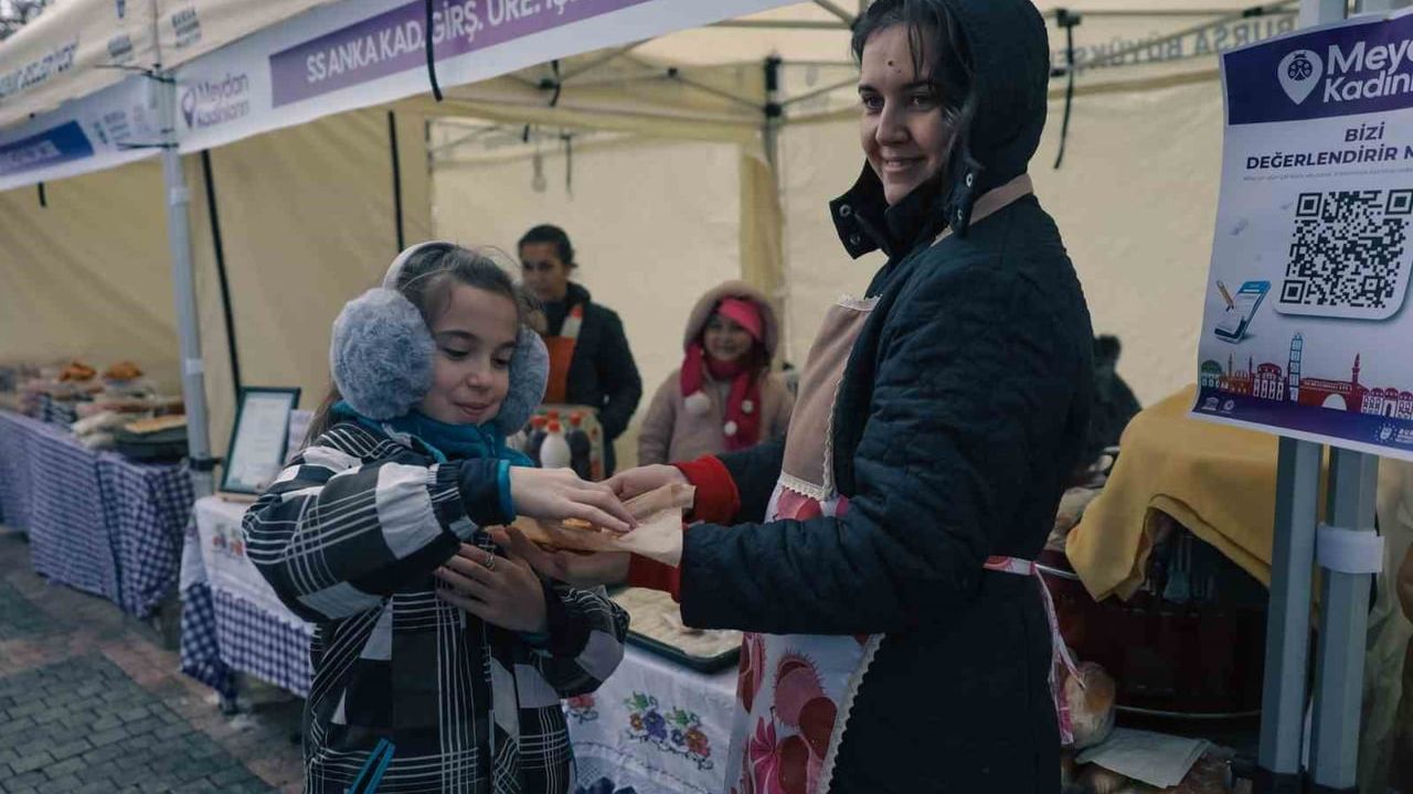 Bursa'da 'Meydan Kadınların' Dayanışma Pazarı Yoğun İlgi Gördü
