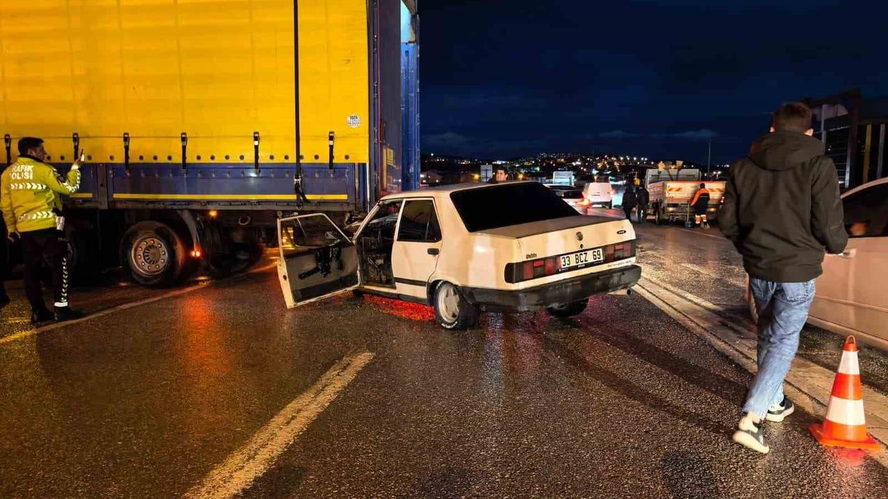 Bursa'da Otomobil Tırla Çarpıştı: Bir Yaralı