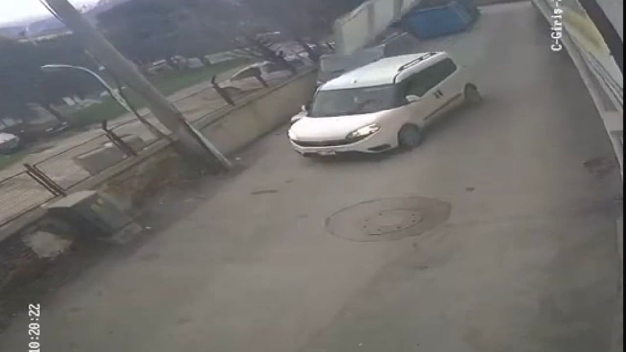 Bursa'da Şiddetli Fırtına Hayatı Olumsuz Etkiledi