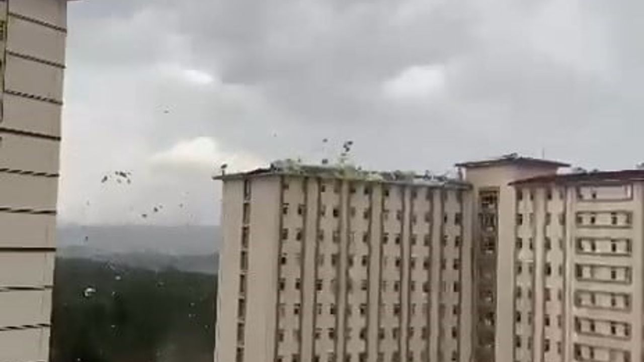 Bursa'da Şiddetli Fırtına Nedenli Çatı Uçmaları