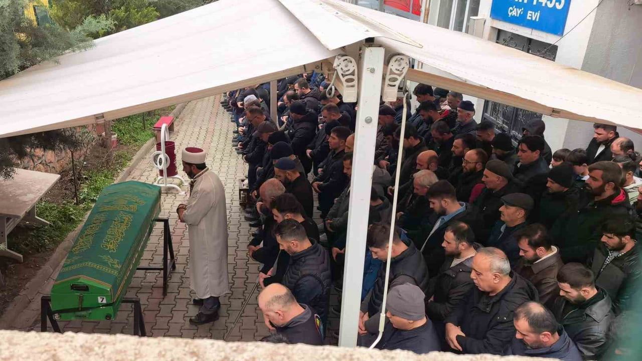 Bursa'da Tır Kazasında Hayatını Kaybeden Sürücü Defnedildi