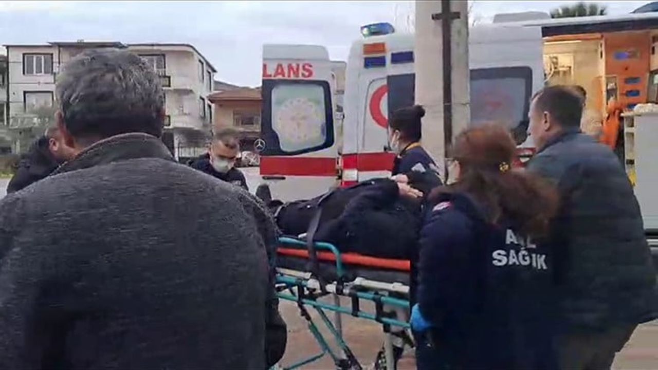 Bursa'da Trafik Kazası: Tır ve Otomobil Kafa Kafaya Çarpıştı